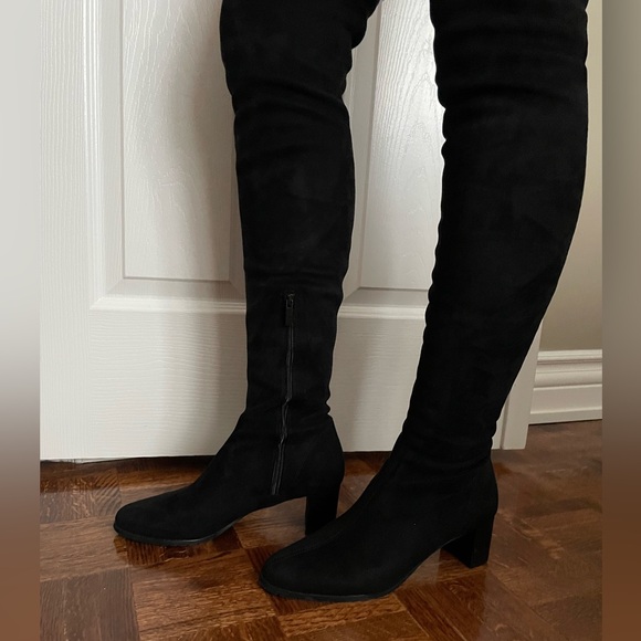 Suede boots they go over the knee. - Picture 2 of 12